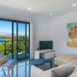 Apartament Gorgeous In With House Sea View