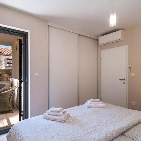 Gorgeous In With House Sea View Apartman
