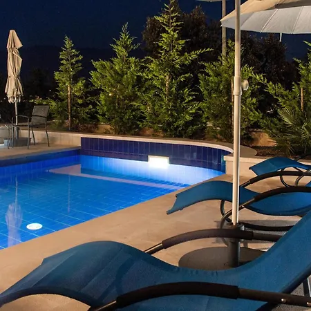 Apartman Gorgeous In With House Sea View