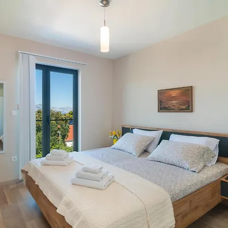 Apartman Gorgeous In With House Sea View *